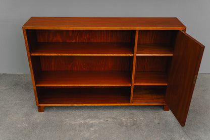 Stilvolles Mid-Century Regal