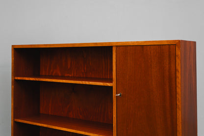 Stilvolles Mid-Century Regal