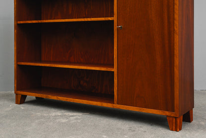 Stilvolles Mid-Century Regal