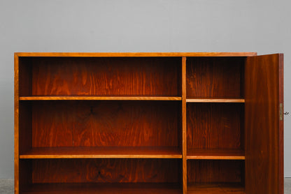 Stilvolles Mid-Century Regal