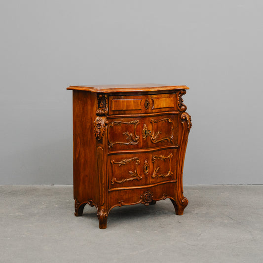 Kleine elegante Kommode im Barock Stil