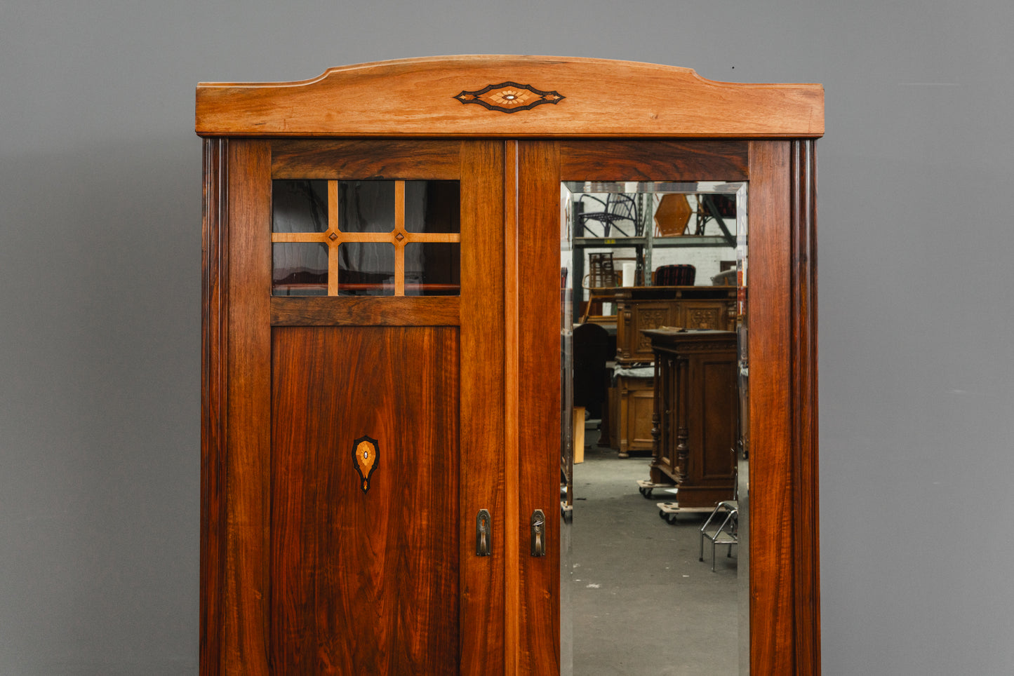 Schöner Jugendstil Kleiderschrank