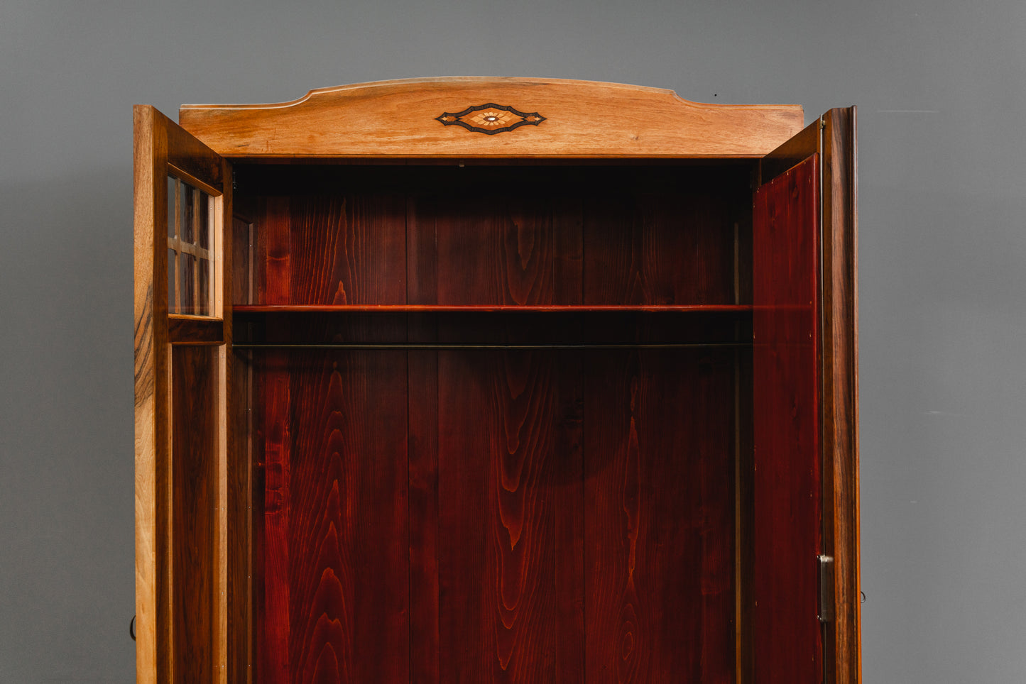 Schöner Jugendstil Kleiderschrank