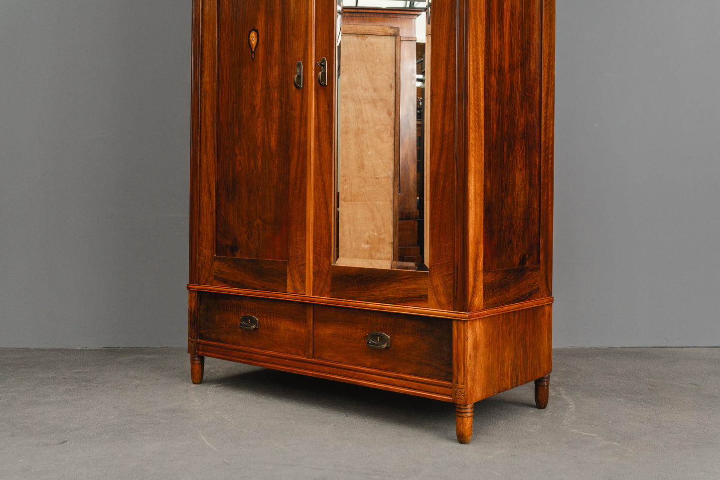 Schöner Jugendstil Kleiderschrank