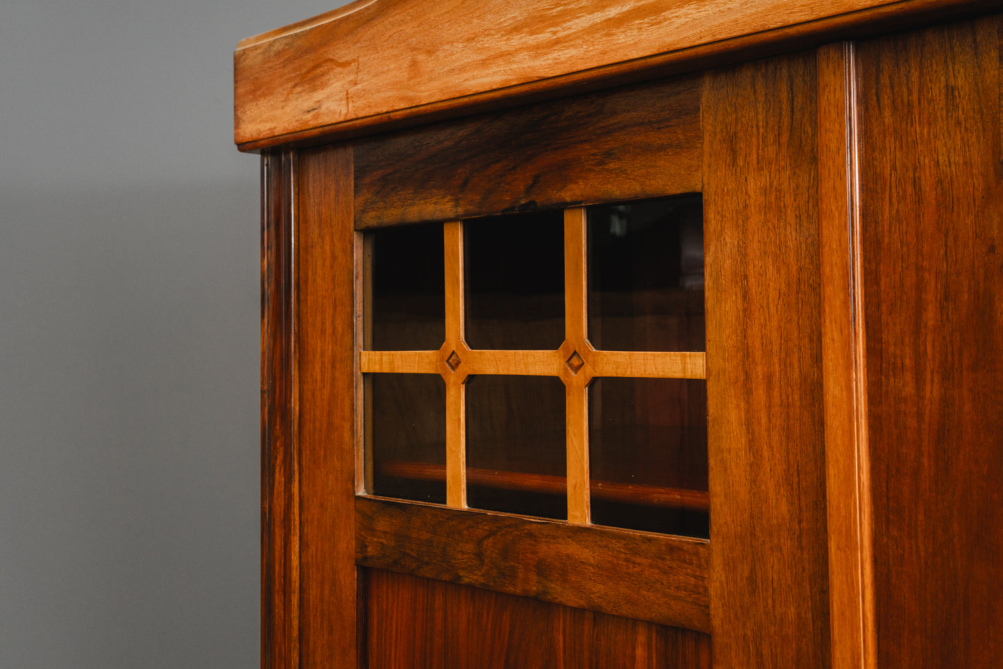 Schöner Jugendstil Kleiderschrank
