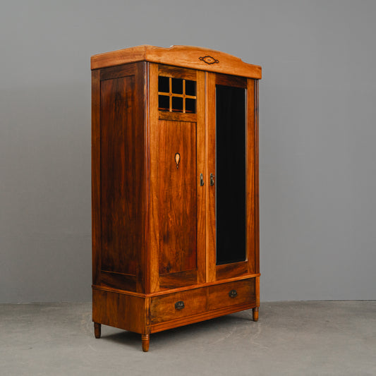 Schöner Jugendstil Kleiderschrank