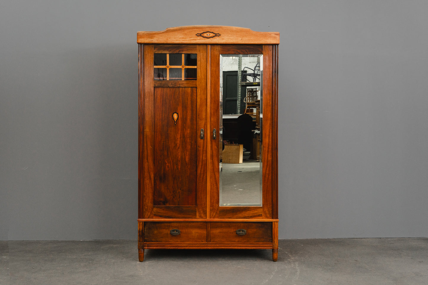 Schöner Jugendstil Kleiderschrank
