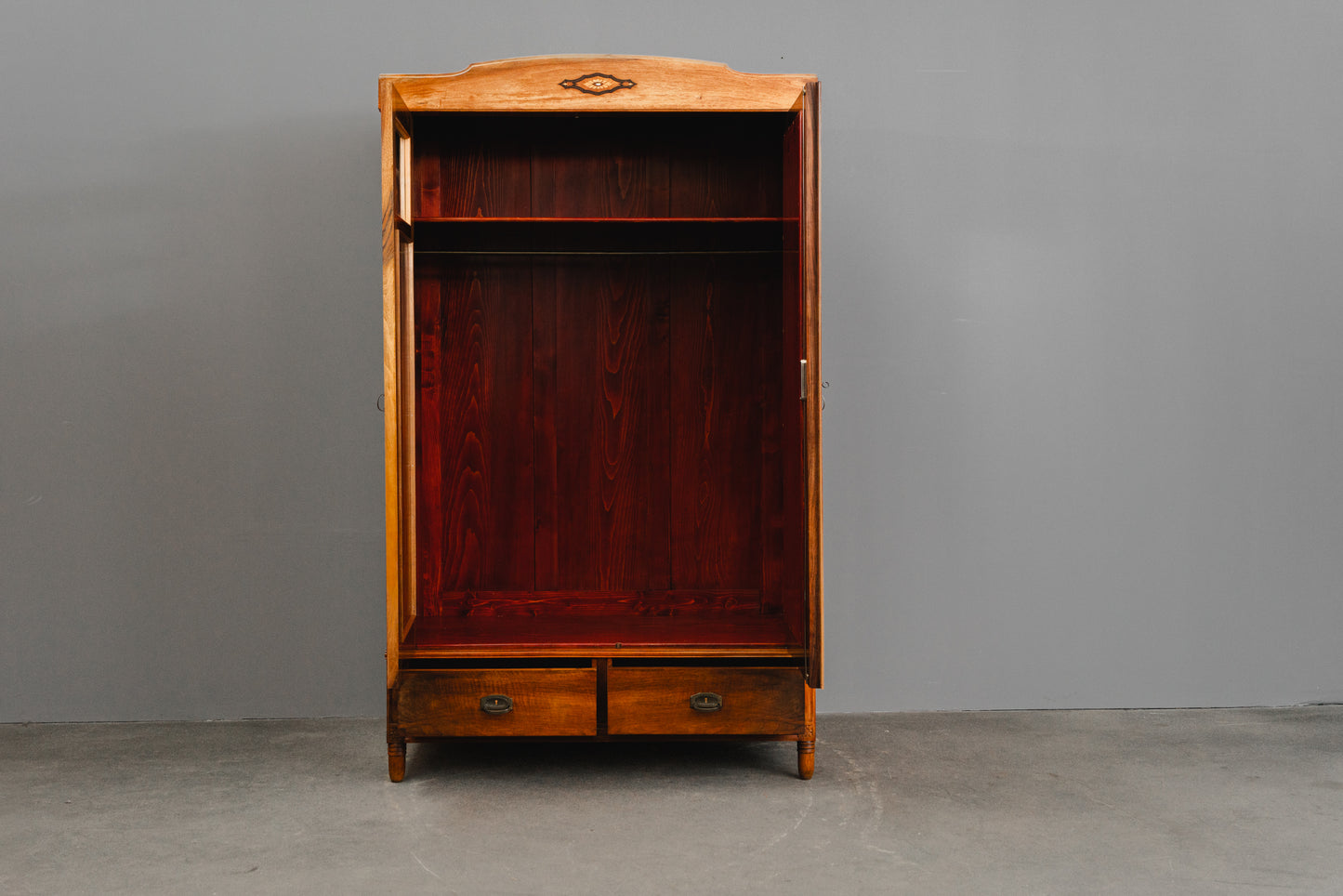 Schöner Jugendstil Kleiderschrank