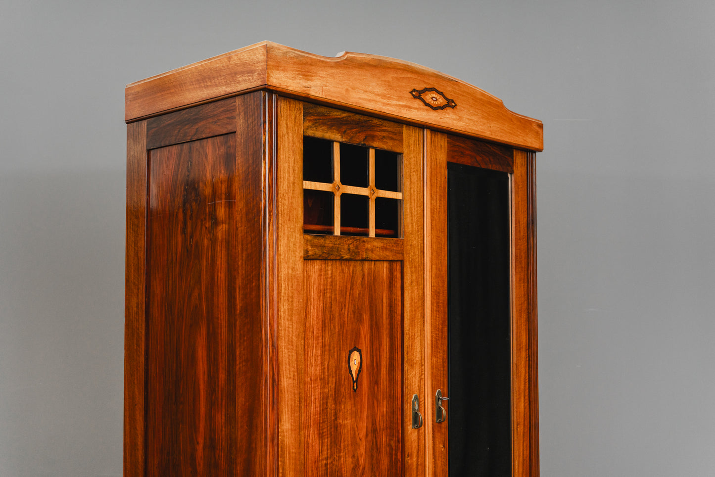 Schöner Jugendstil Kleiderschrank