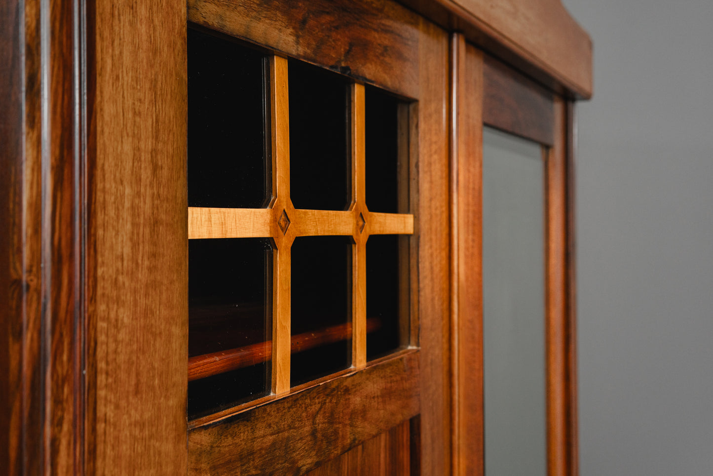 Schöner Jugendstil Kleiderschrank