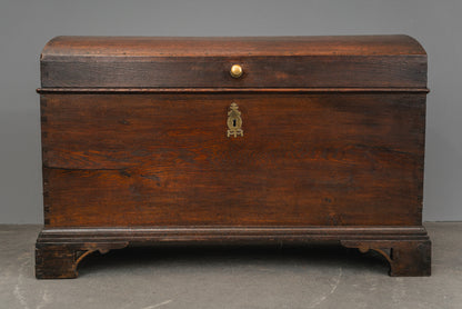 Wunderschöne Biedermeier Runddeckeltruhe