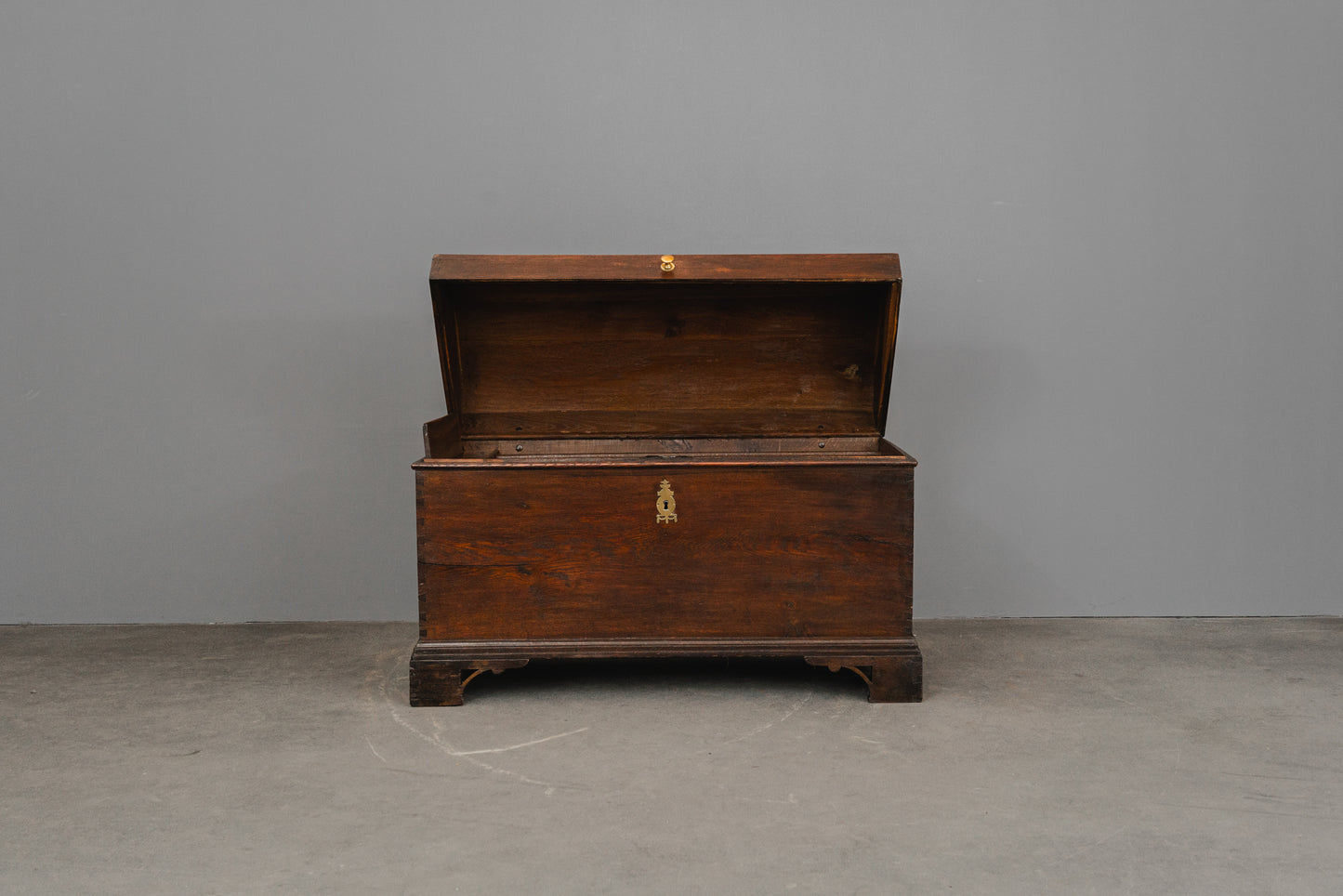 Wunderschöne Biedermeier Runddeckeltruhe