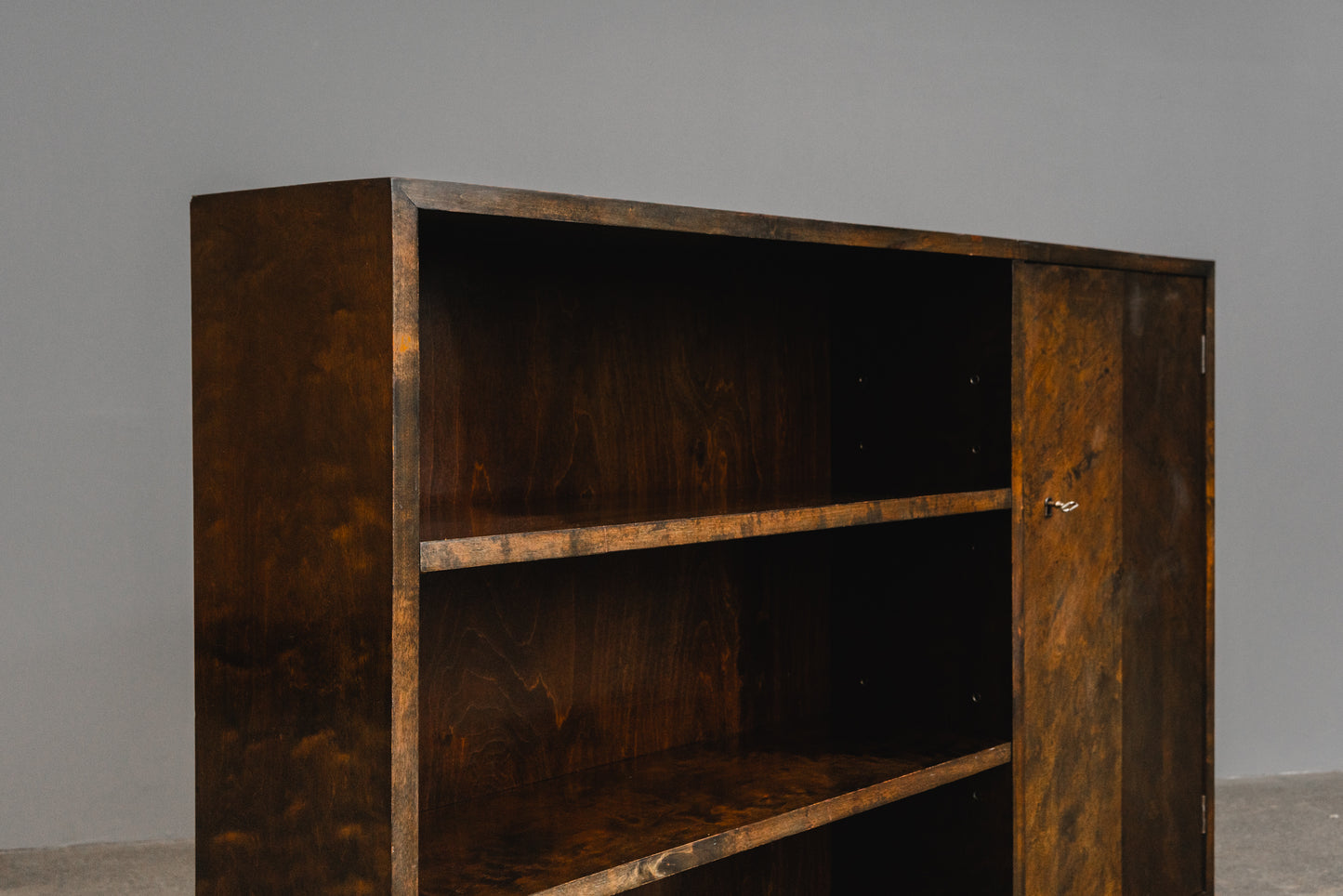 Schönes Bücherregal im Art Déco Stil