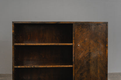 Schönes Bücherregal im Art Déco Stil