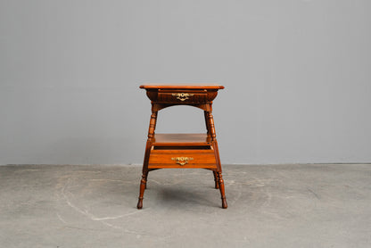 Eleganter Antiker Beistelltisch