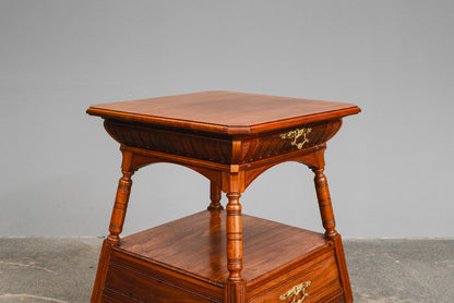 Eleganter Antiker Beistelltisch