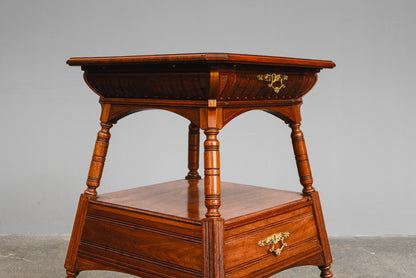 Eleganter Antiker Beistelltisch