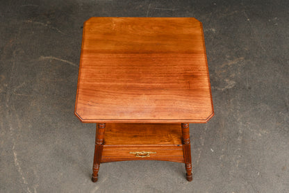 Eleganter Antiker Beistelltisch
