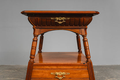 Eleganter Antiker Beistelltisch