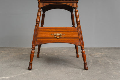 Eleganter Antiker Beistelltisch