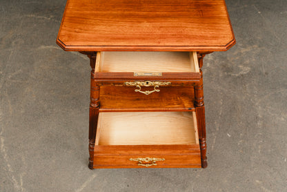 Eleganter Antiker Beistelltisch