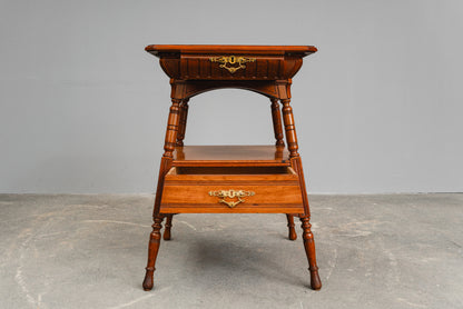 Eleganter Antiker Beistelltisch