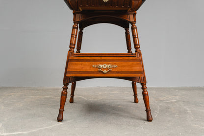 Eleganter Antiker Beistelltisch