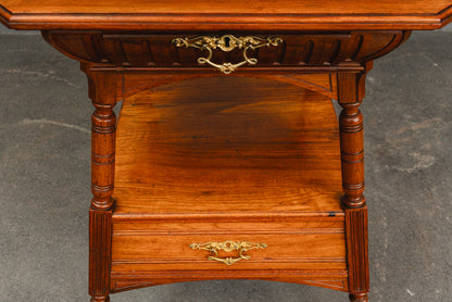 Eleganter Antiker Beistelltisch