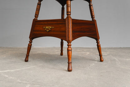 Eleganter Antiker Beistelltisch