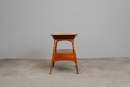 Eleganter Antiker Beistelltisch