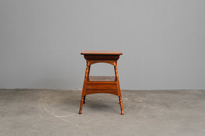 Eleganter Antiker Beistelltisch