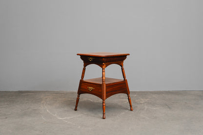 Eleganter Antiker Beistelltisch