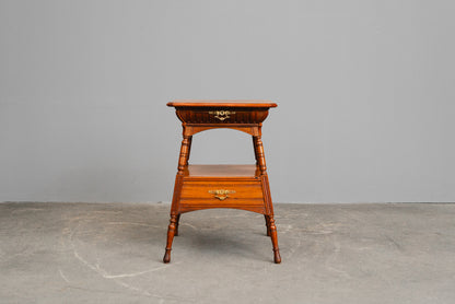 Eleganter Antiker Beistelltisch