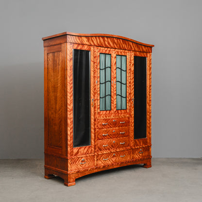 Beeindruckender Jugendstil Kleiderschrank