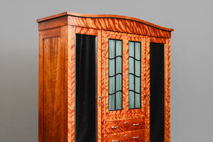 Beeindruckender Jugendstil Kleiderschrank