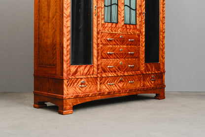 Beeindruckender Jugendstil Kleiderschrank