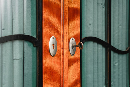 Beeindruckender Jugendstil Kleiderschrank