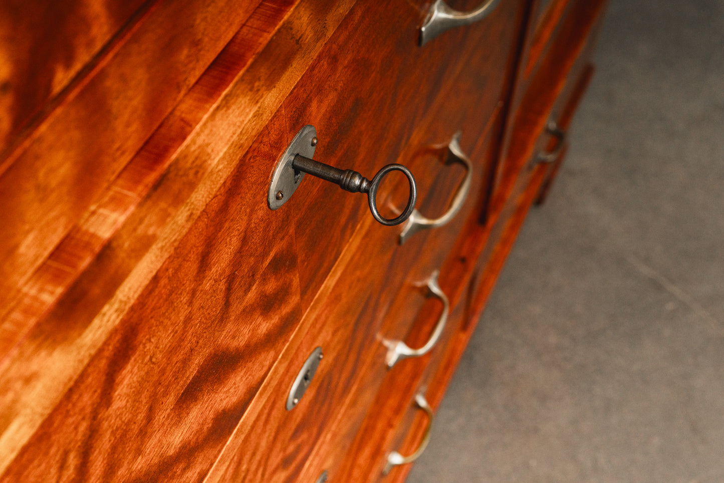 Beeindruckender Jugendstil Kleiderschrank