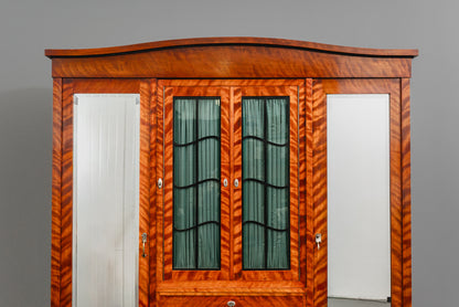 Beeindruckender Jugendstil Kleiderschrank