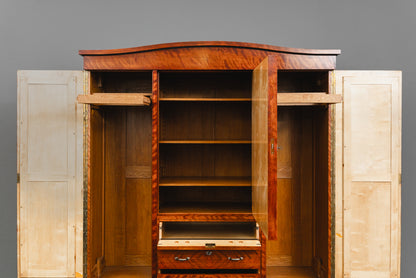 Beeindruckender Jugendstil Kleiderschrank