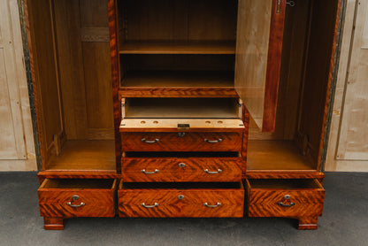 Beeindruckender Jugendstil Kleiderschrank