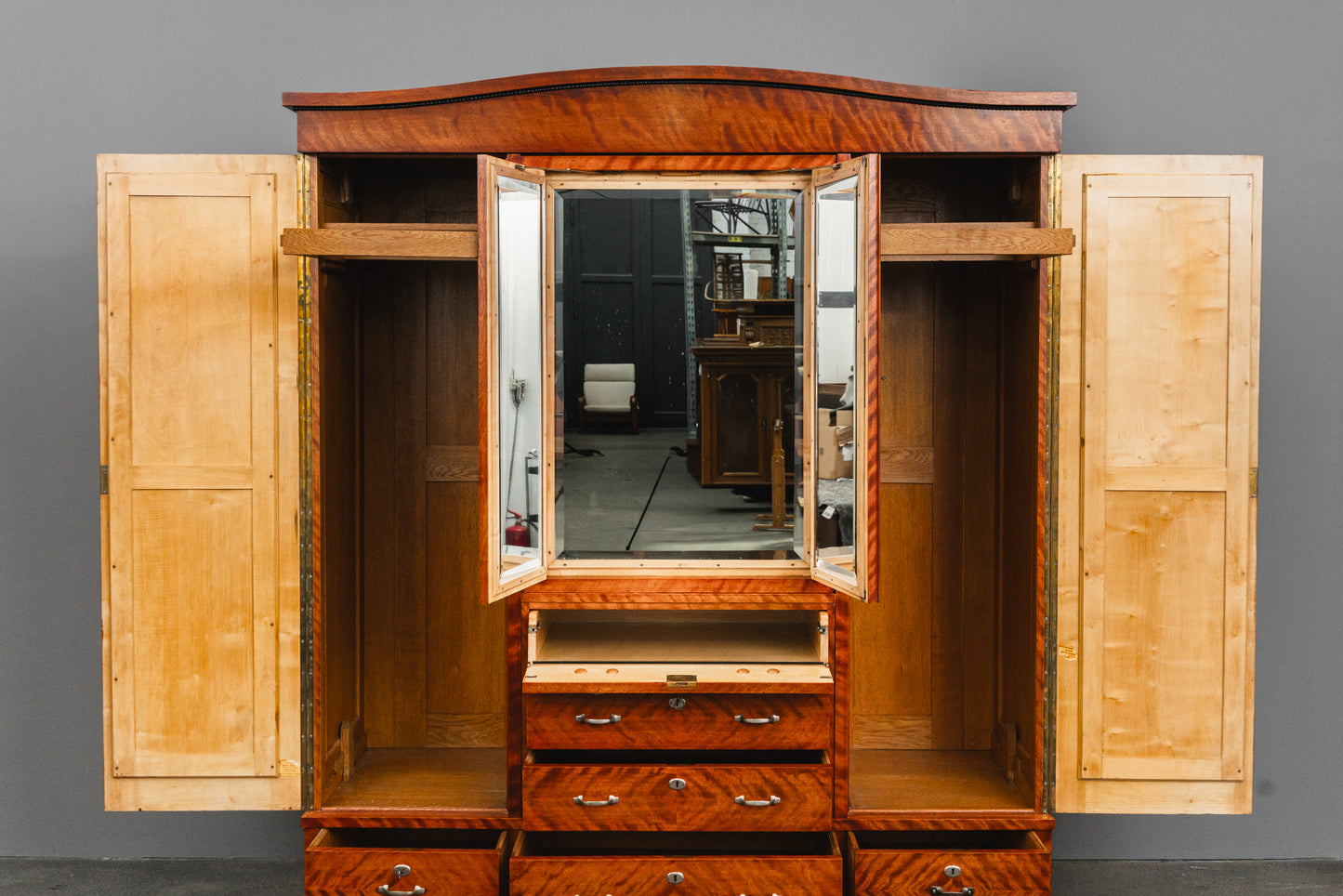 Beeindruckender Jugendstil Kleiderschrank