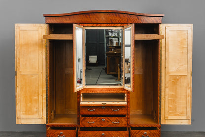 Beeindruckender Jugendstil Kleiderschrank