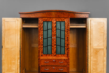 Beeindruckender Jugendstil Kleiderschrank
