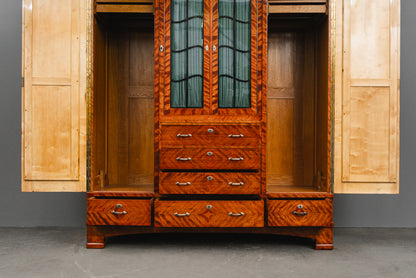 Beeindruckender Jugendstil Kleiderschrank