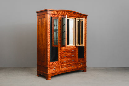 Beeindruckender Jugendstil Kleiderschrank