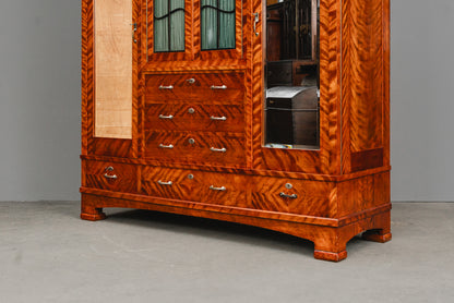 Beeindruckender Jugendstil Kleiderschrank