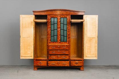 Beeindruckender Jugendstil Kleiderschrank