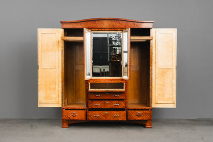 Beeindruckender Jugendstil Kleiderschrank