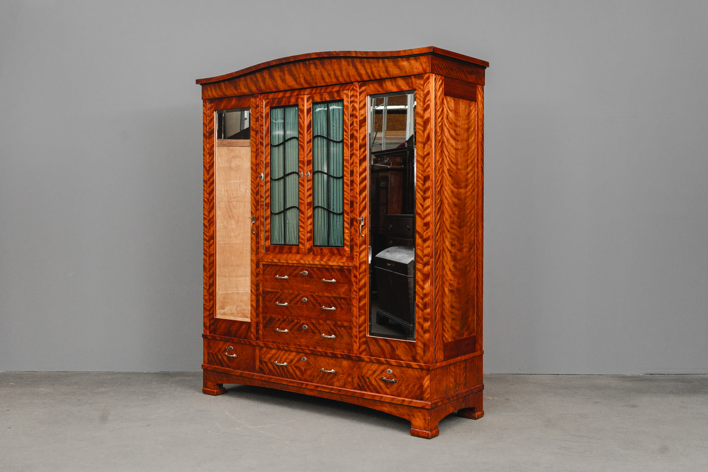 Beeindruckender Jugendstil Kleiderschrank
